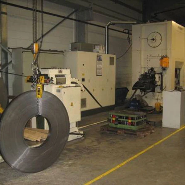 Stanzautomat mit 1250 kN Presskraft